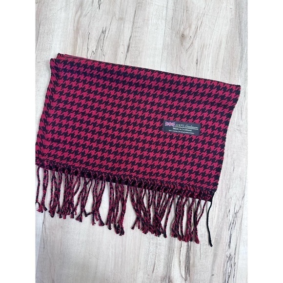 Red black cashmere houndstooth scarf - Picture 4 of 4